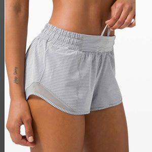 Lululemon Hotty Hot Short II *2.5"
Hype Stripe Raceway Grey White Size 4